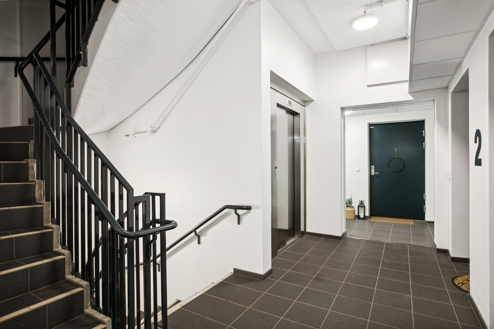 Oppgang til leiligheten. Galleribilde