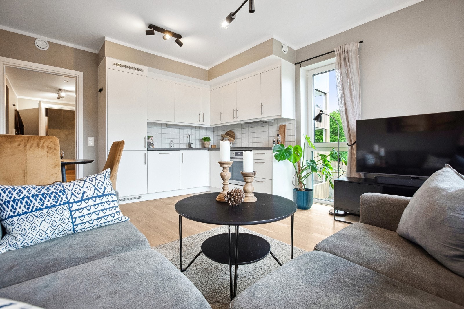 Boligen blir oppvarmet med vannbåren varme til radiator. Galleribilde