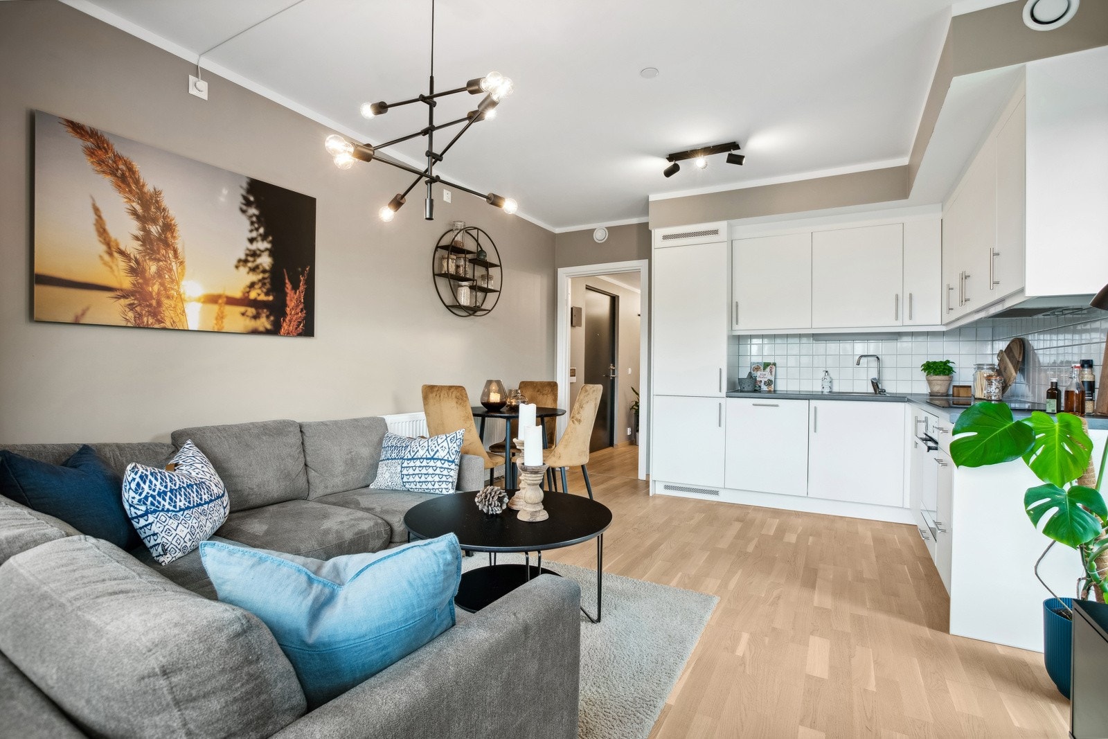 Søndre Dølibekken 8 er en flott 2-roms selveierleilighet, beliggende i 2. etasje med god standard. Galleribilde