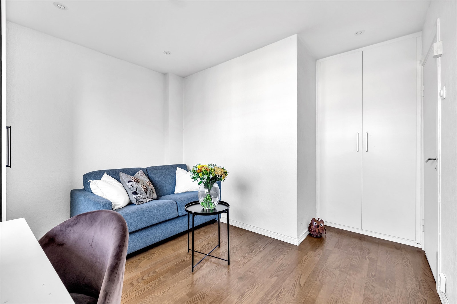 Garderobeskap medfølger. Galleribilde