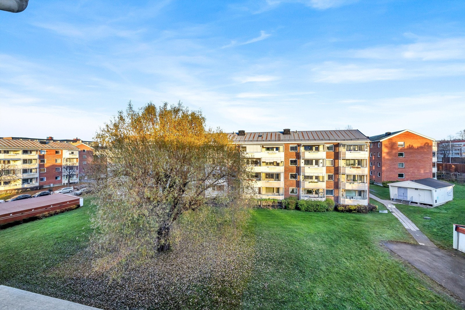 Bussene stopper også ved Helsfyr t-bane etter kun et par minutter og går hele døgnet i helgene. Galleribilde