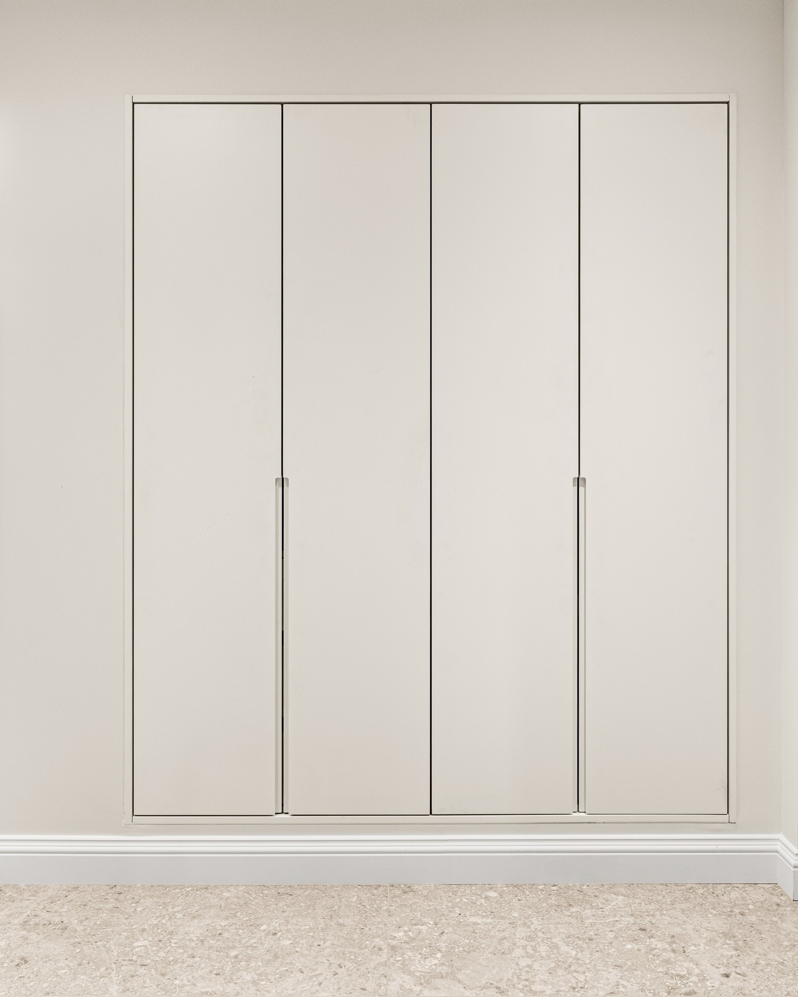 Garderobeskap i entré Galleribilde