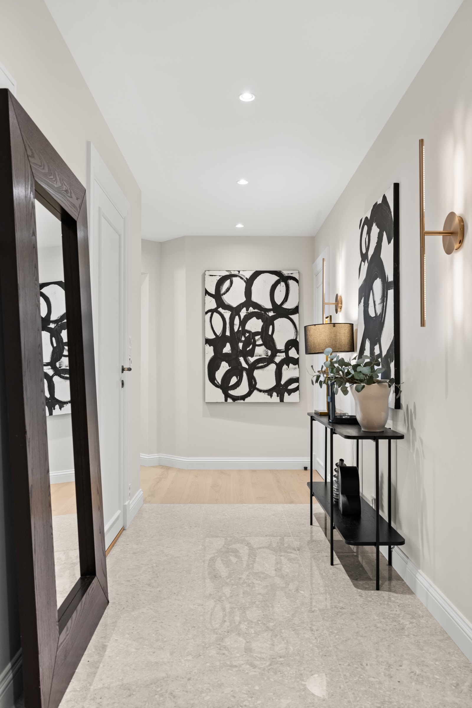 Eksklusive fliser i entré/gang Galleribilde