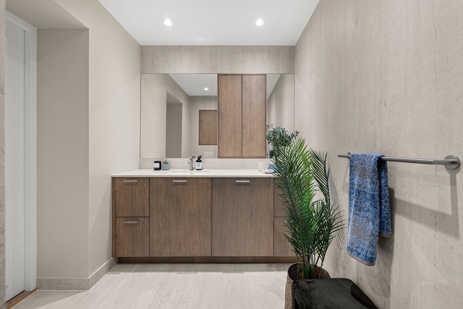 Plassbygget baderomsinnredning i høy kvalitet Galleribilde