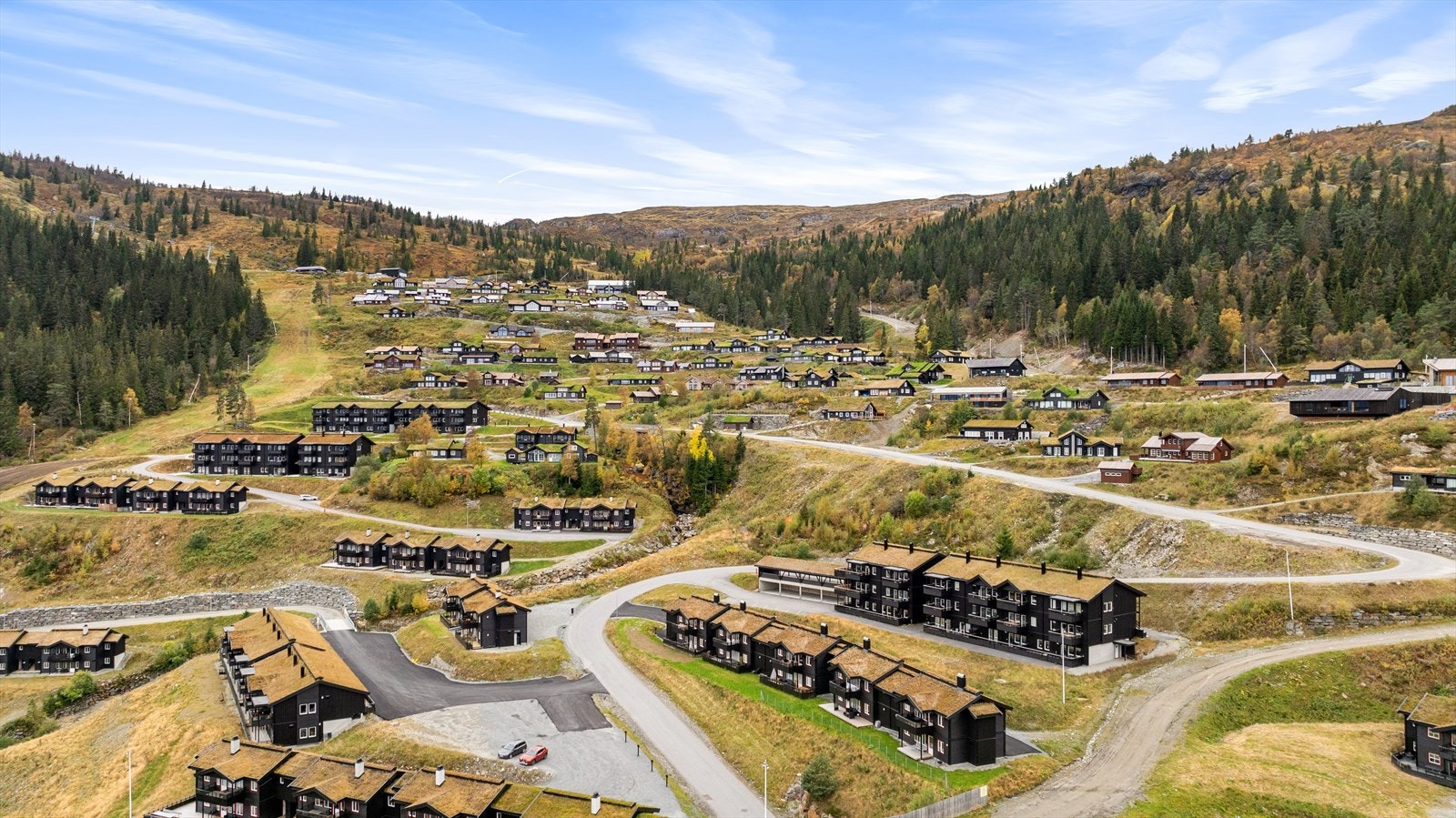 Veien til høyre i bildet er tilkomst til bakkene Galleribilde