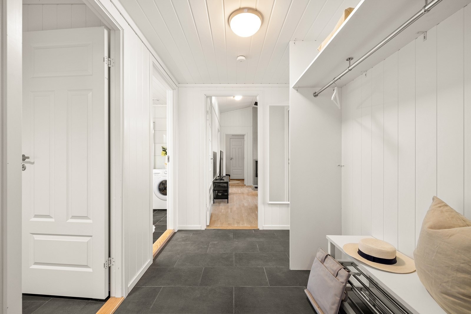 Leiligheten har både bad og wc-rom Galleribilde