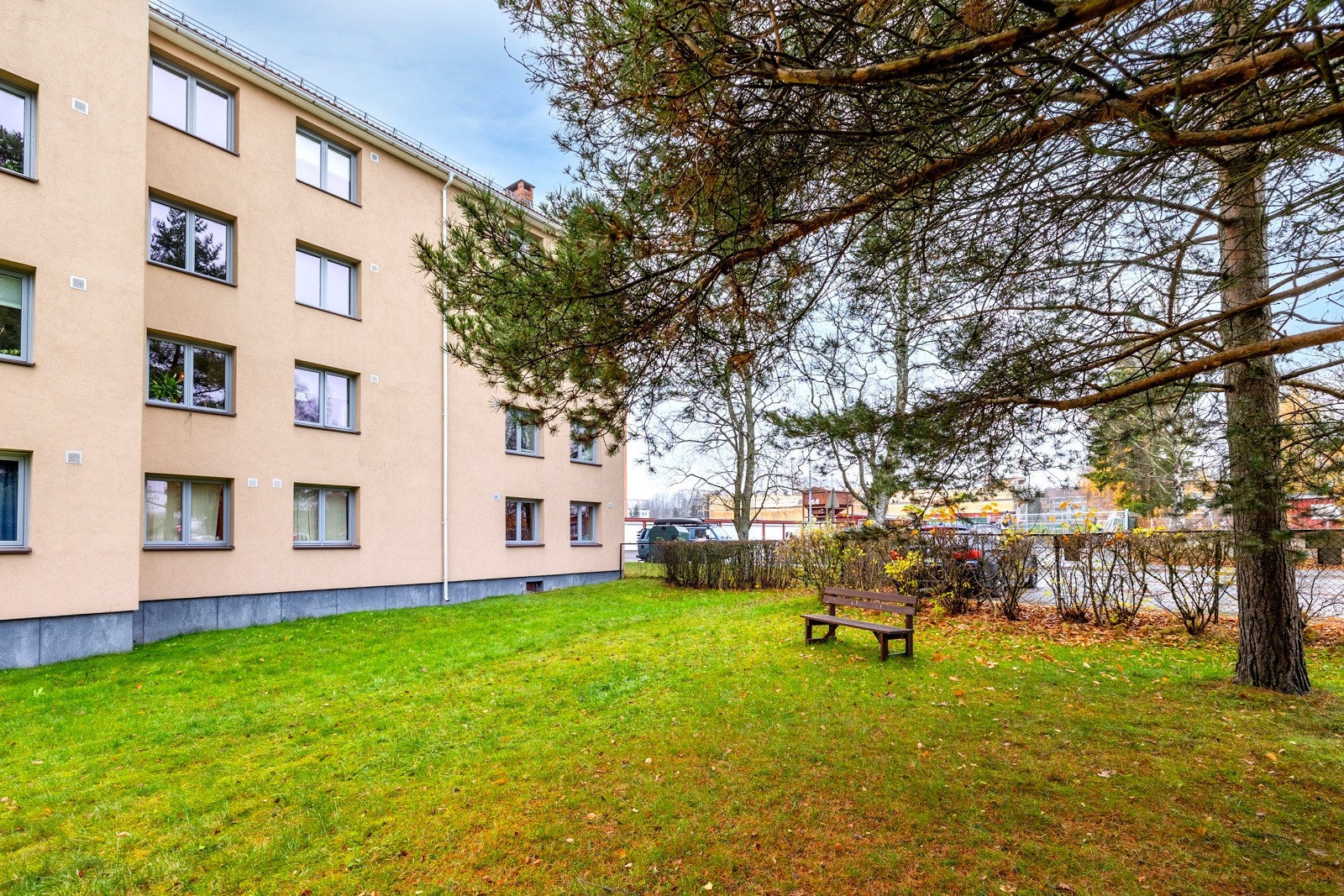 Leiligheten ligger i et attraktivt og sentralt boligområde på Kalbakken. Galleribilde