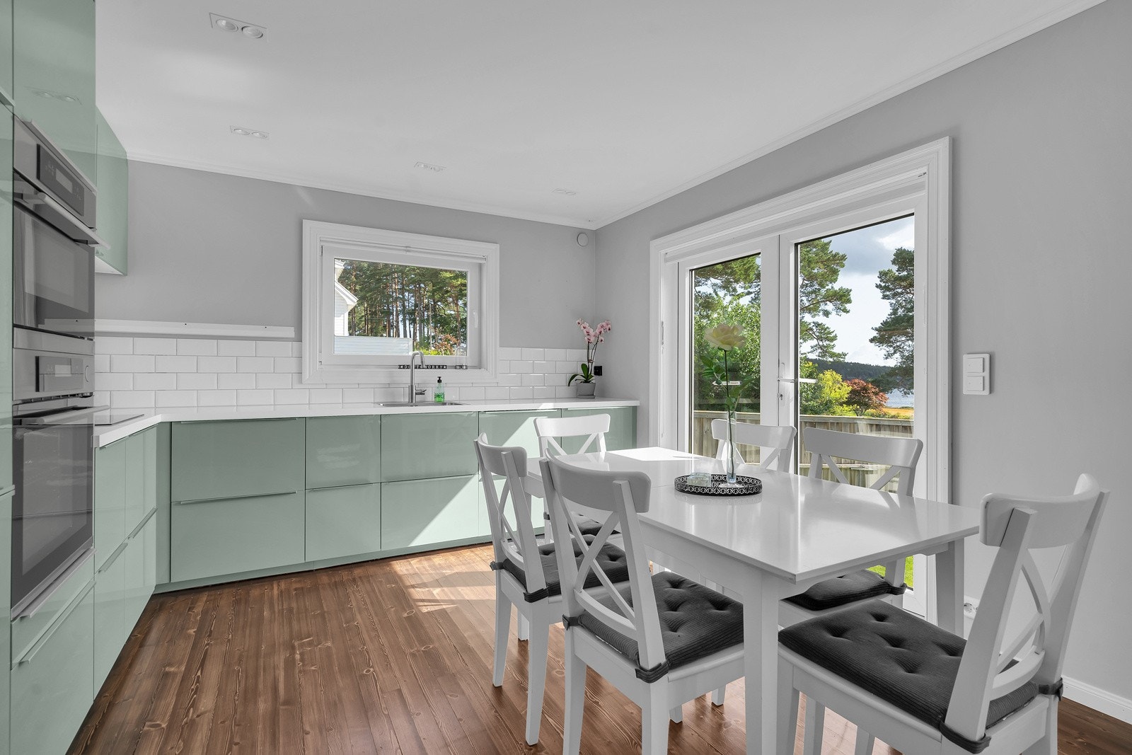 God plass til spisebord. Galleribilde