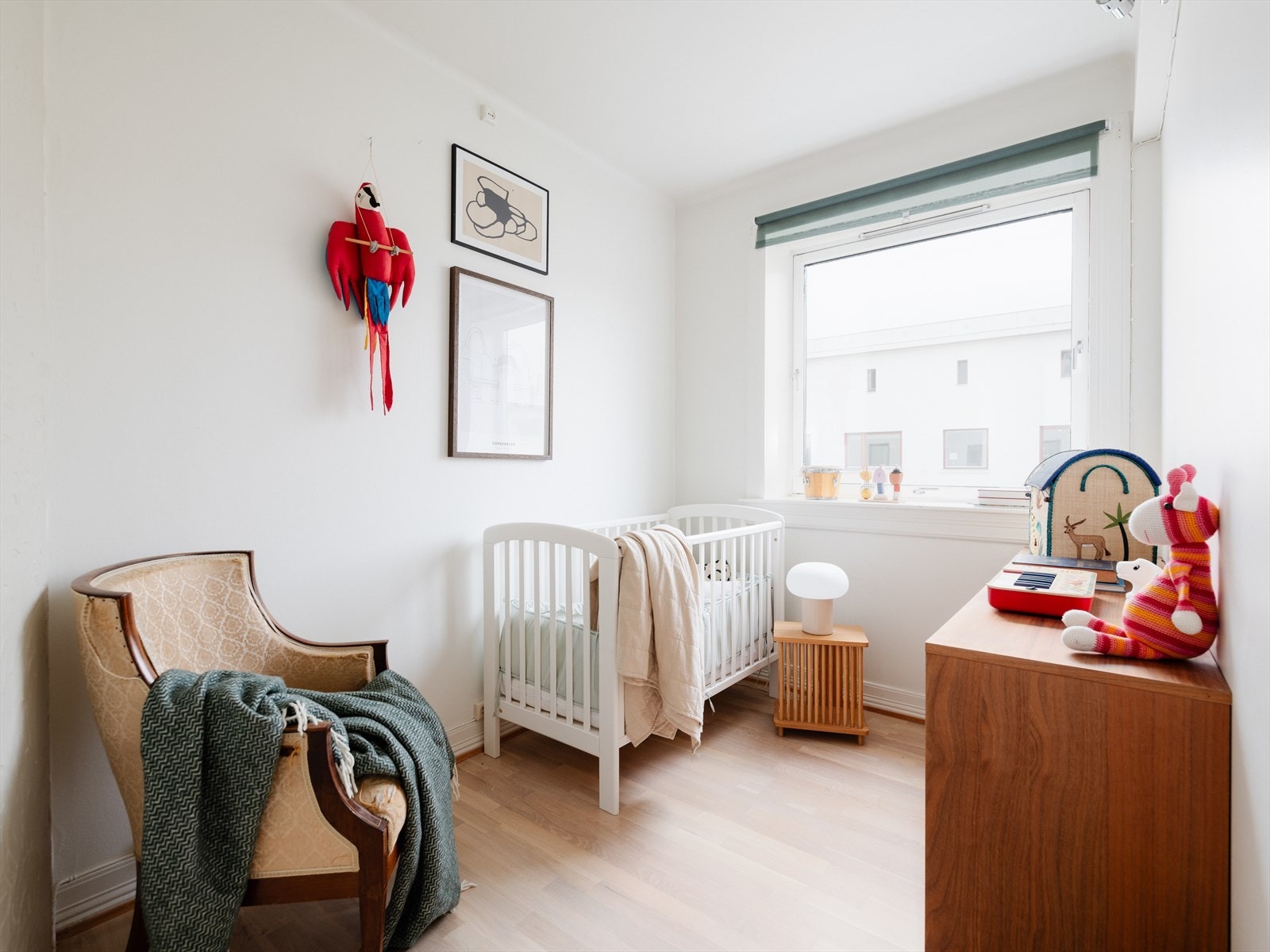 Boligens andre soverom som passer perfekt som gjesterom, barnerom eller kontor. Galleribilde