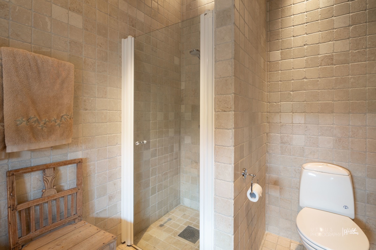 Bad tilhørende soverom i hovedetasje Galleribilde