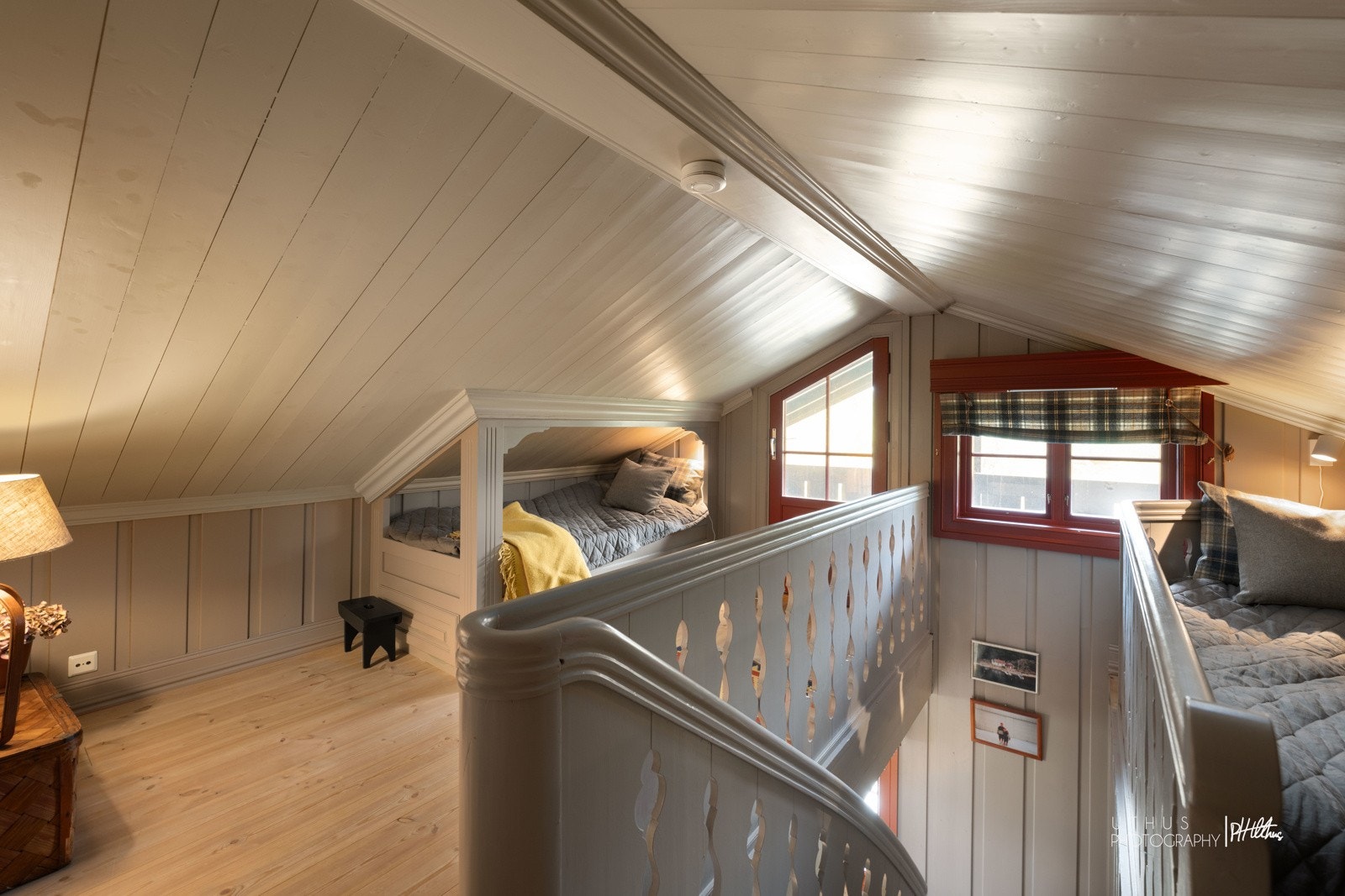 Plassbygde senger i 2. etasje Galleribilde