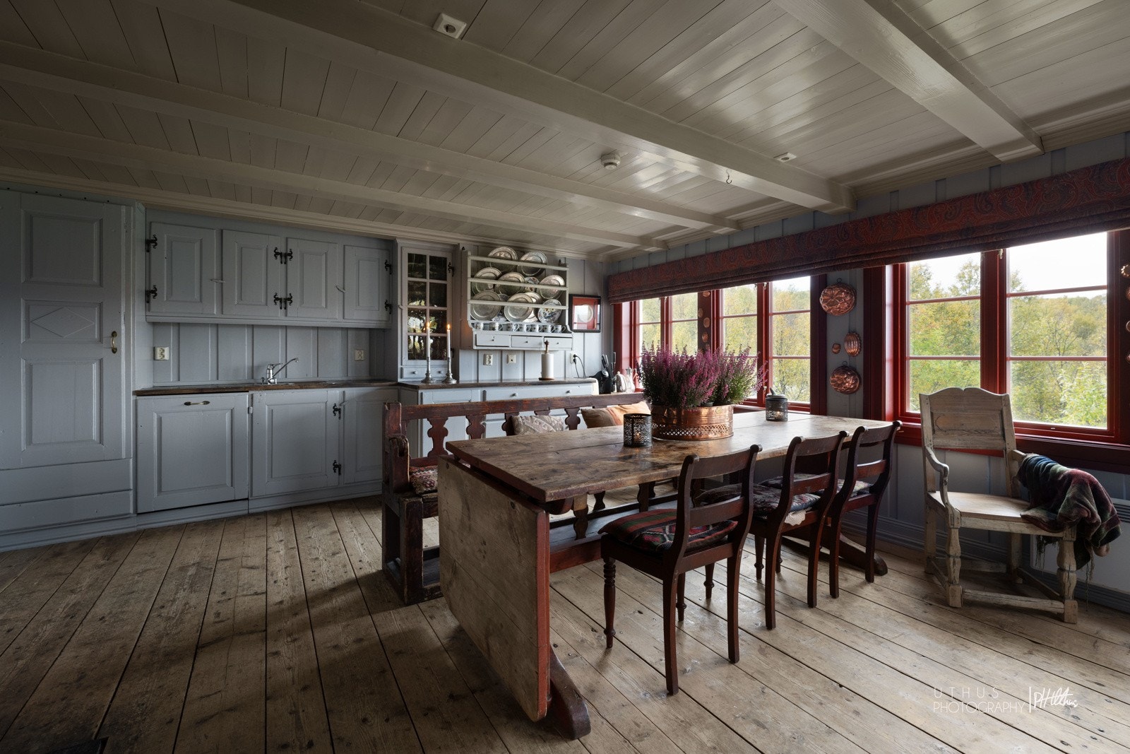 Spisestue med plass til mange gjester Galleribilde