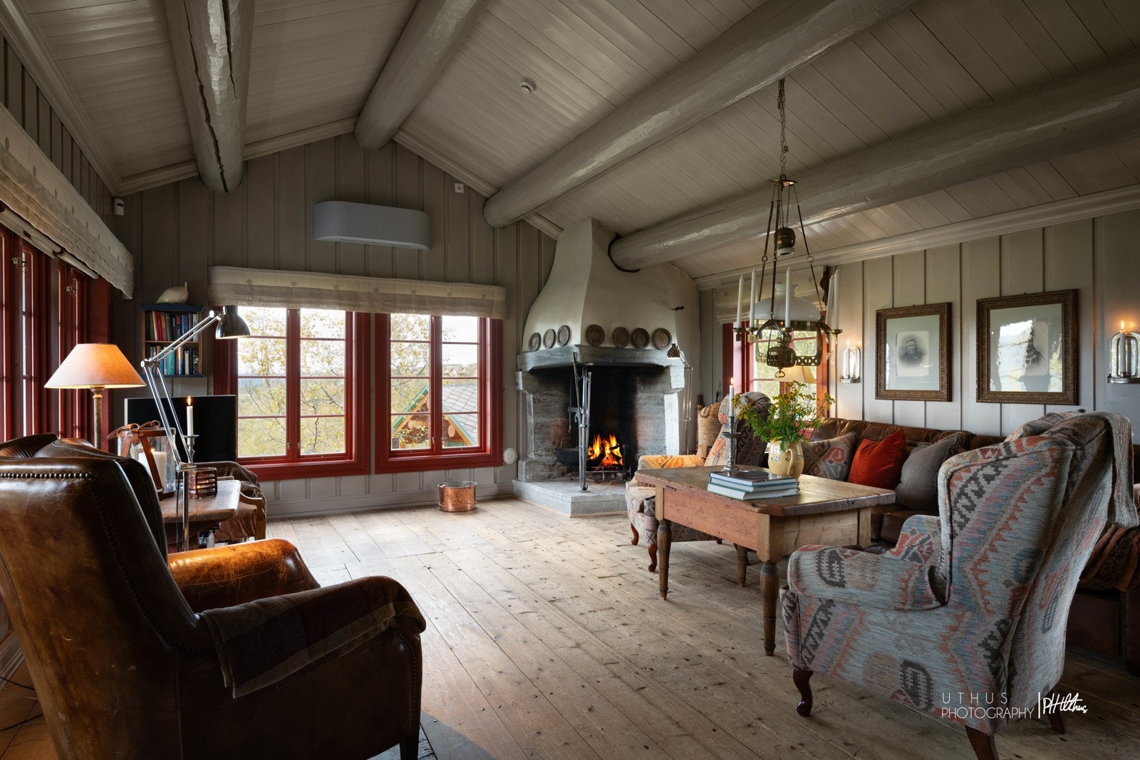 Flott klebersteinspeis gir god varm på kalde dager i denne flotte stuen Galleribilde