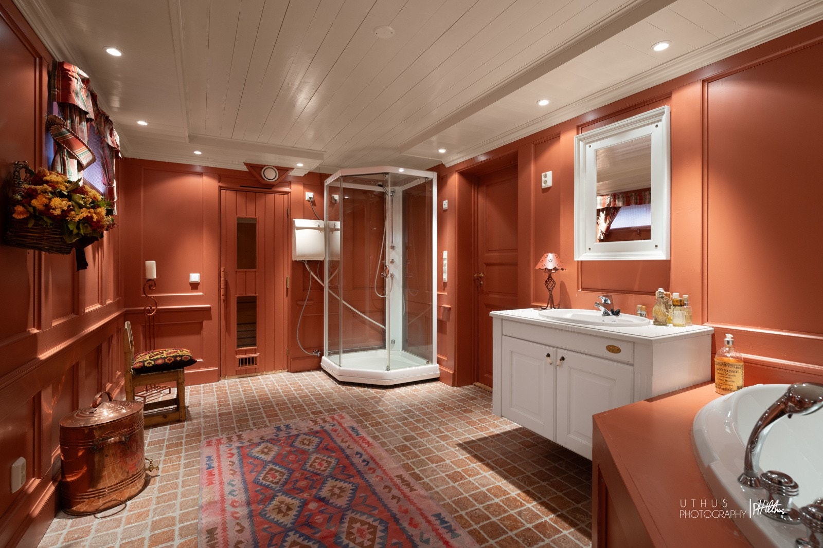 Bad med steamdusj i kjelleren Galleribilde