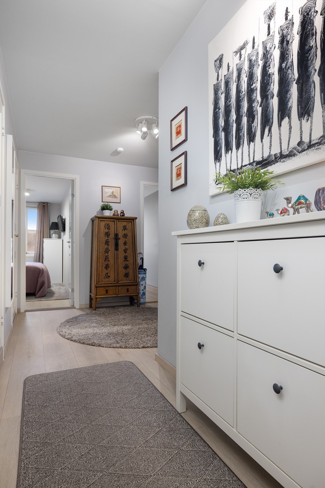 Velkommen inn - det er heis opp til leiligheten som ligger i 5. etasje. Galleribilde