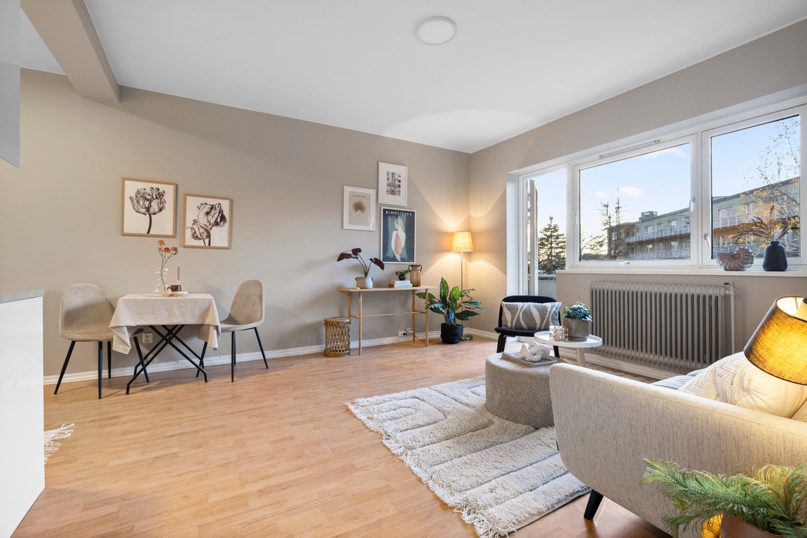 Her får du en praktisk planløsning, god størrelse på rommene og rikelig med oppbevaringsmuligheter! Galleribilde