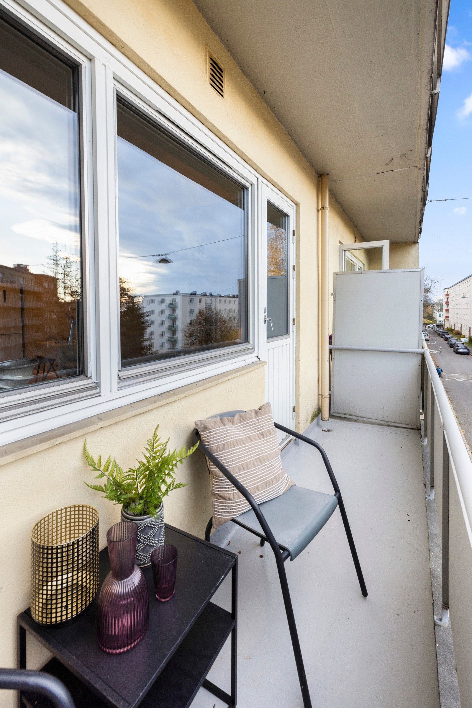 Fra stuen er det utgang til balkong. Galleribilde