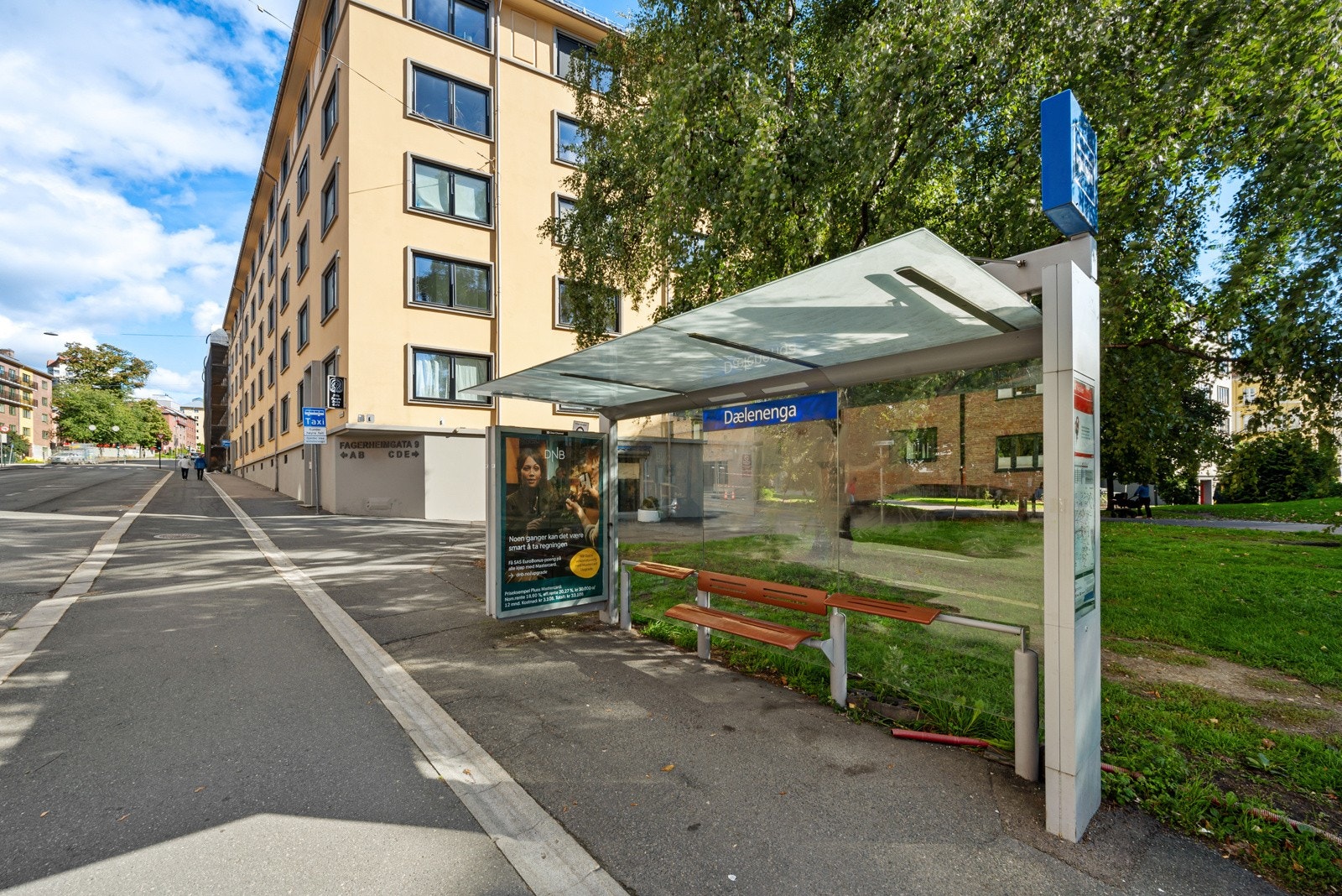 Like ved boligen ligger Dælenenga busstopp. Galleribilde