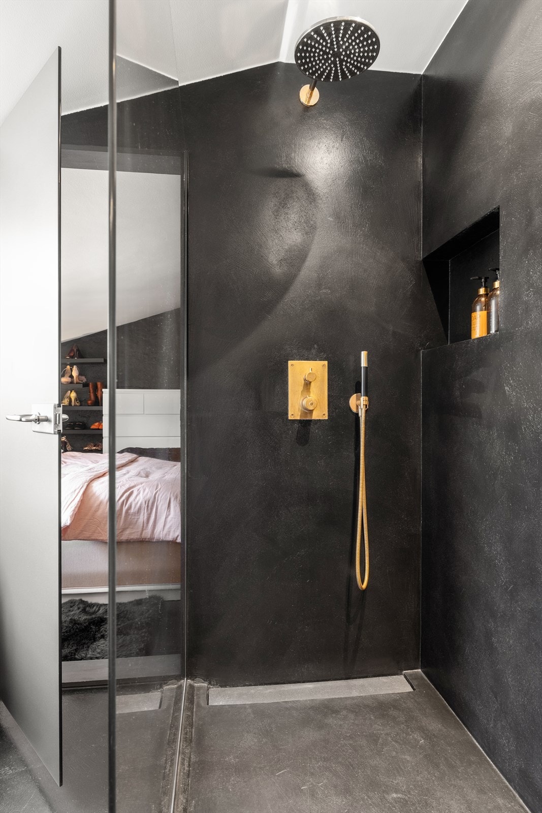 Dusjsone med glassvegg. Galleribilde