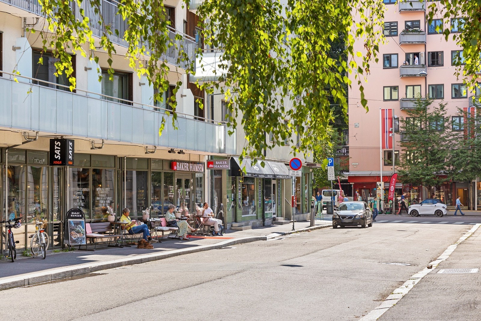 Tren i vakre omgivelser ved SATS Yoga Majorstuen, like ved Bogstadveien. Galleribilde