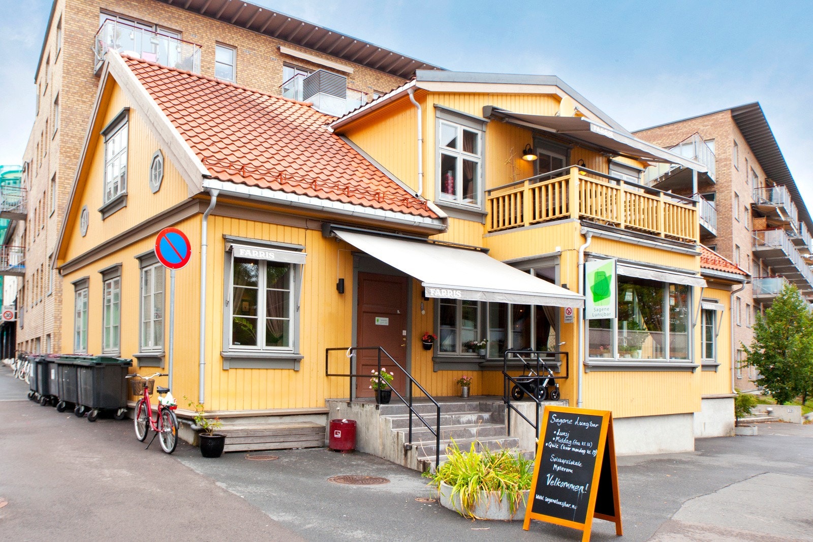 Sagene lunsjbar er en hjemmekoselig bistro med masse historie i veggene. Huset på hjørnet i Maridalsveien har en historie som kan spores helt tilbake til 1855. Galleribilde