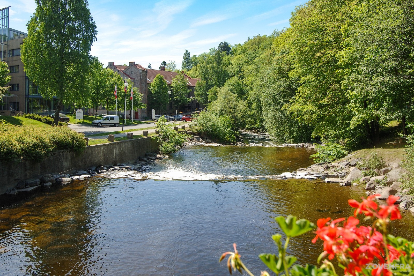 I Nydalen finner du Nydalen badeplass. Små fossefall og kunstige kulper gjør dette til en veldig fin plass å tilbringe varme sommerdager. Galleribilde