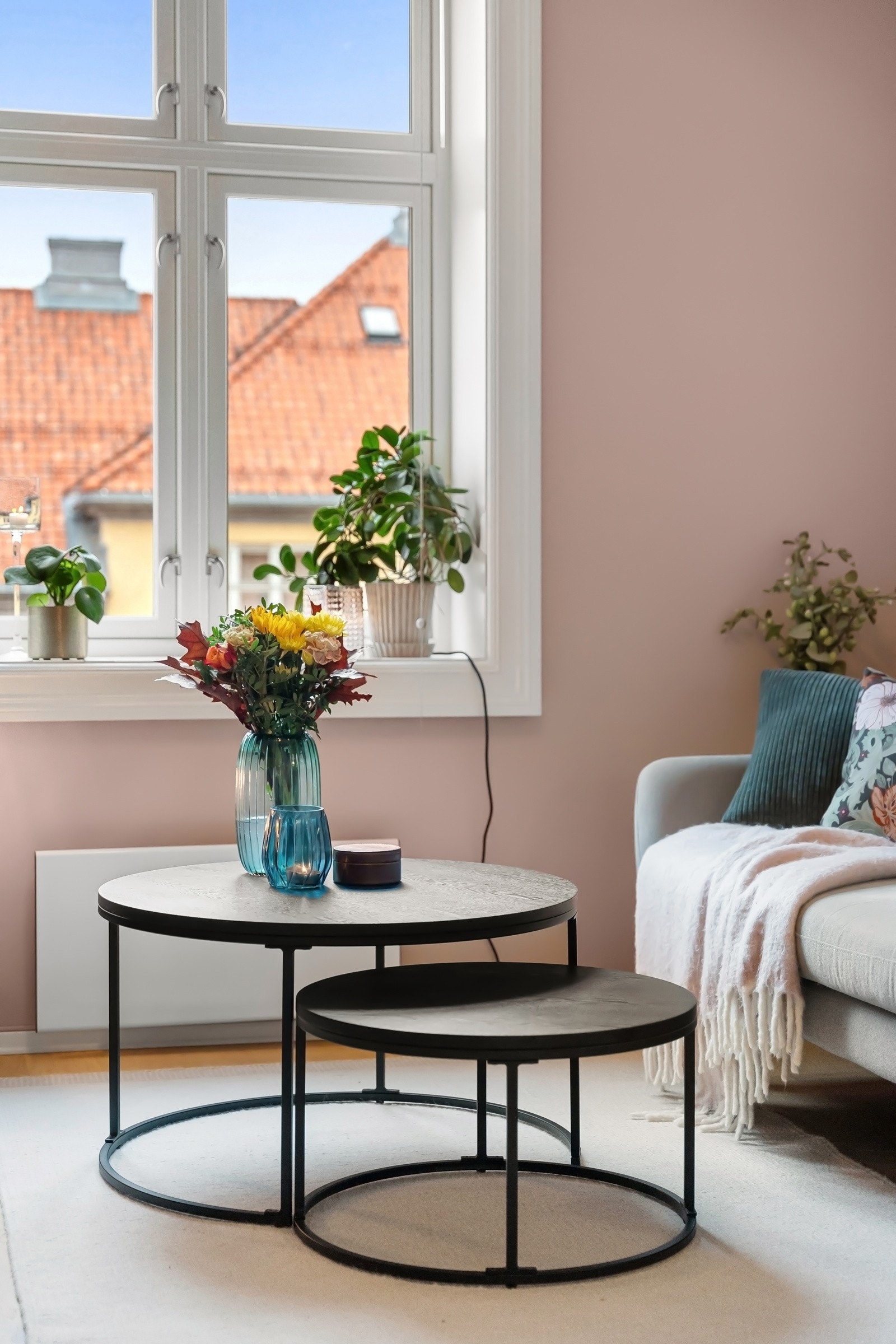 Takhøyde i stue er målt til ca. 2,65 m. Galleribilde