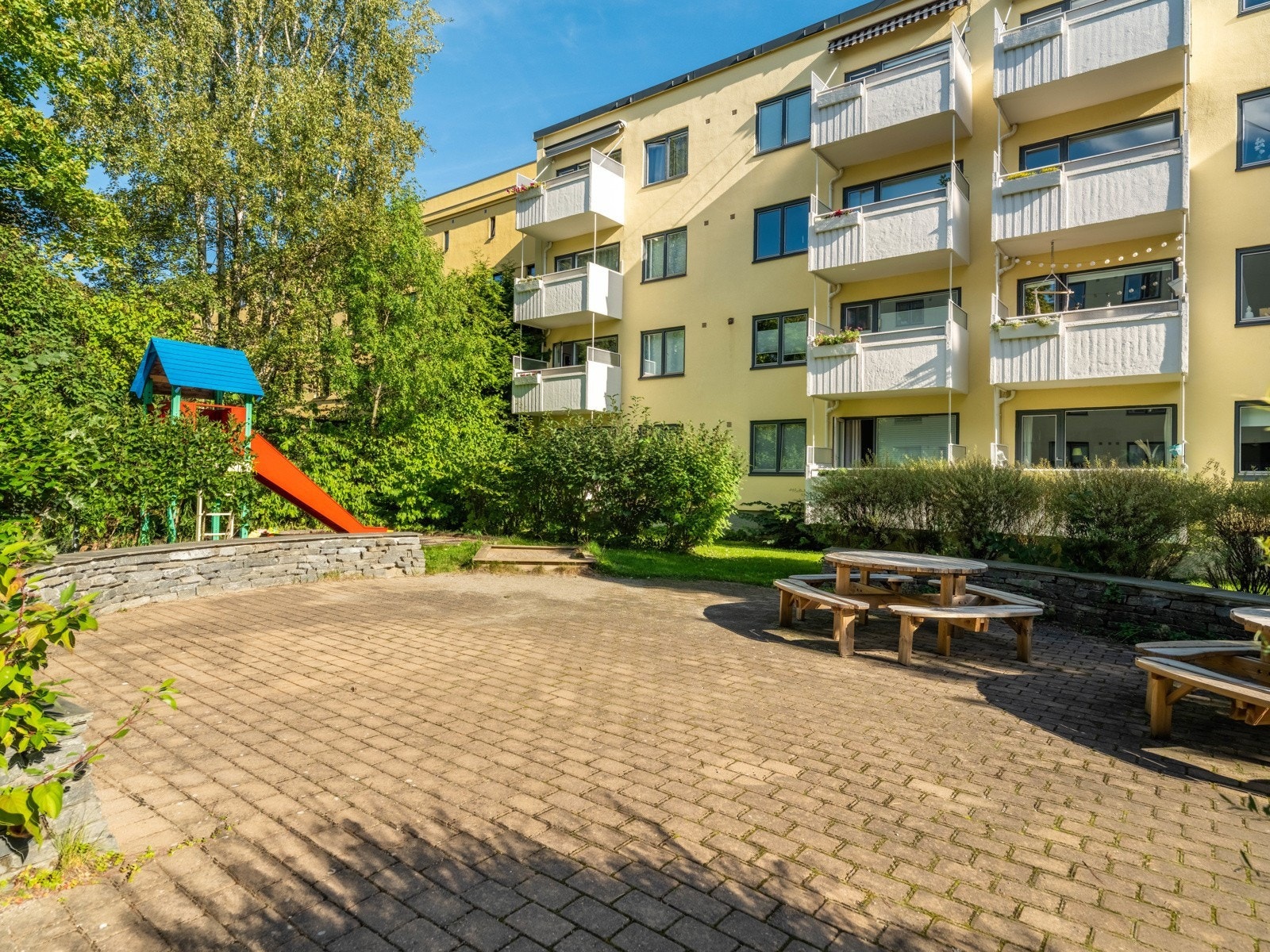 Borettslaget har flere pent opparbeidede fellesområder. Galleribilde