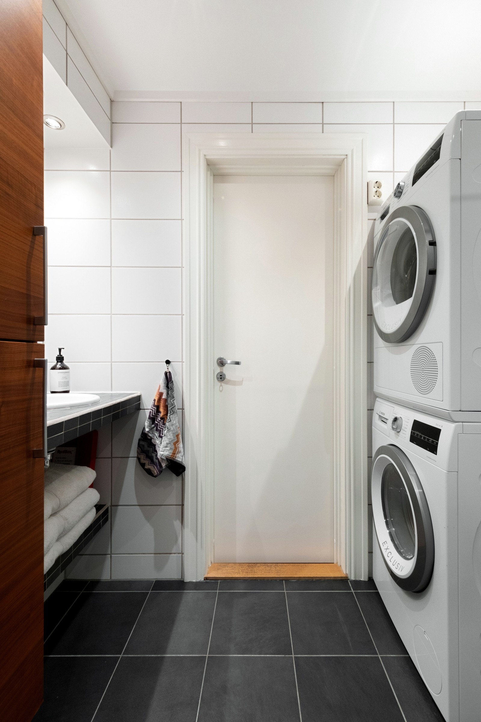 Her er det naturligvis plass til både vaskemaskin og tørketrommel. Galleribilde