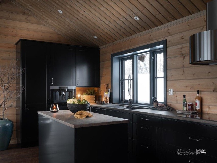 Inspirasjonsbilder interiør fra lignende hytte - Ikke å regne som beskrivelse av leveranse. (For beskrivelse og tegninger av kjøkken - se vedlegg til salgsoppgaven) Galleribilde