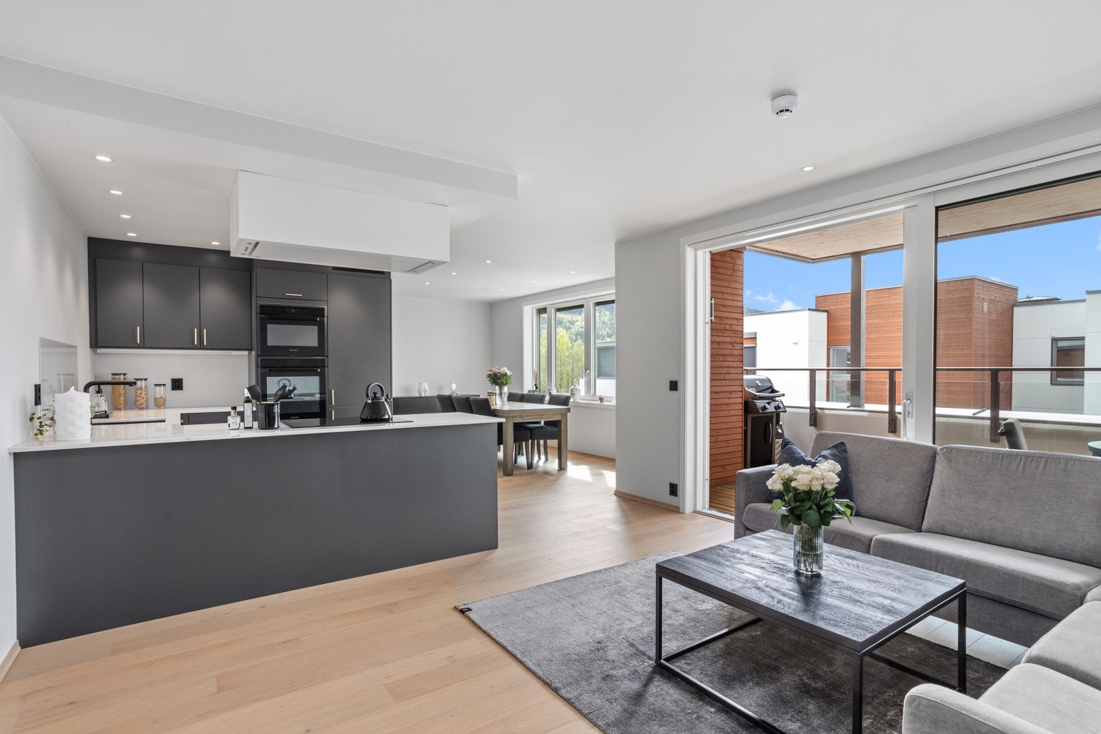 Særdeles delikat og smakfull toppleilighet med to garasjeplasser Galleribilde