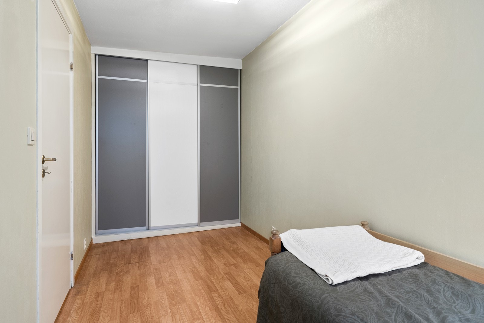 Her er det også skyvedørsgarderobe Galleribilde