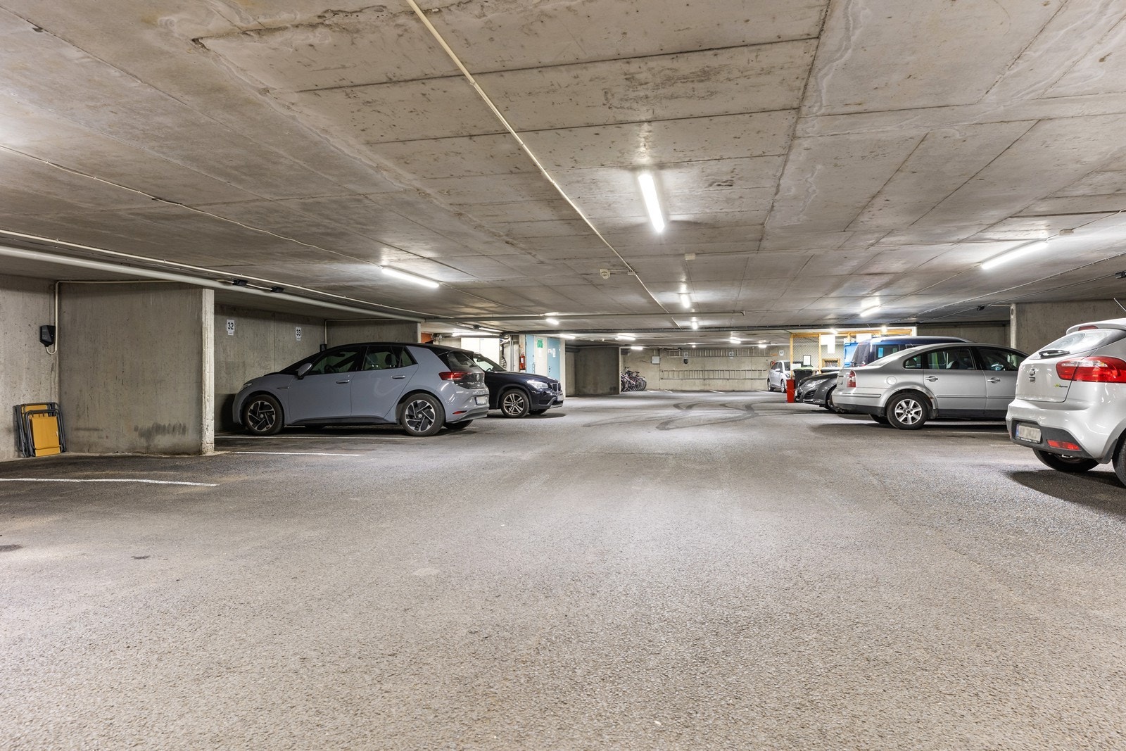 Egen garasjeplass i garasjekjeller medfølger. Galleribilde