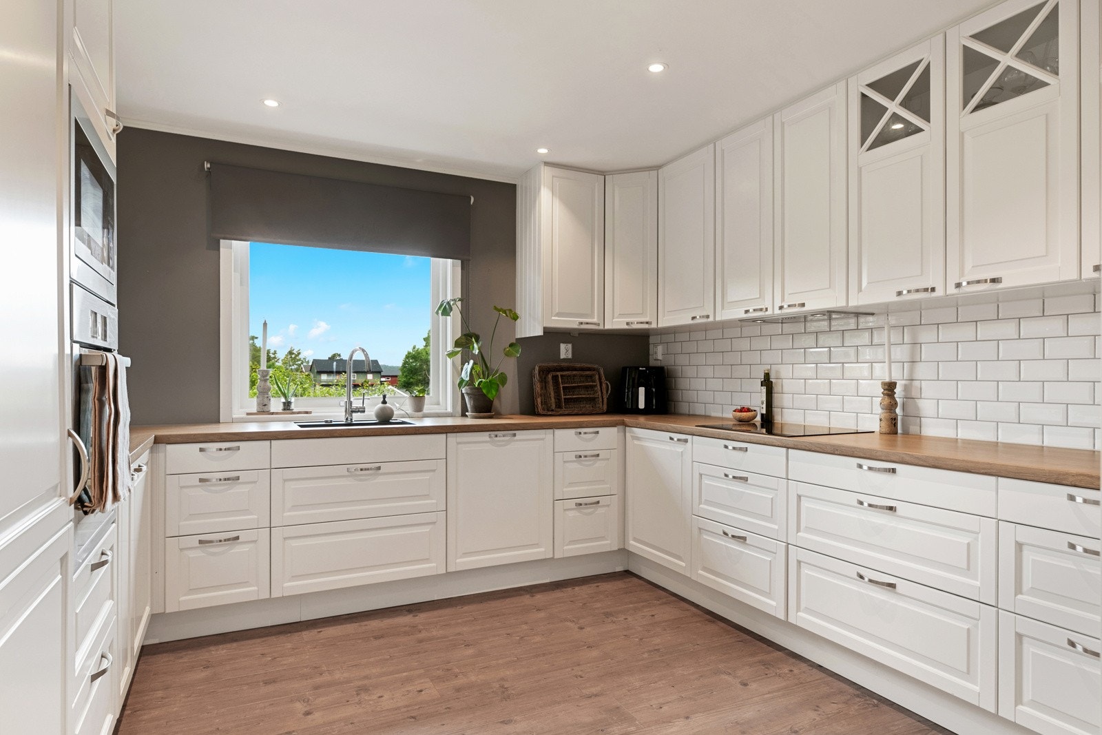 Innholdsrikt kjøkken fra 2018 Galleribilde