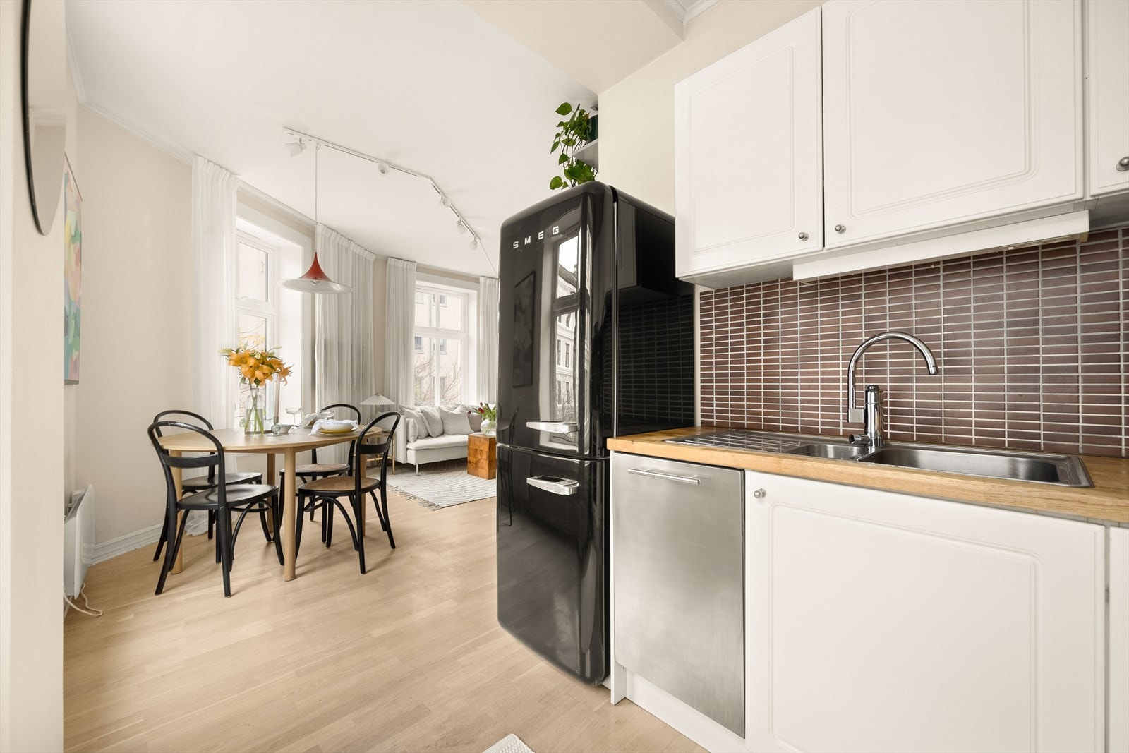 Det er godt med skap- og benkeplass. Galleribilde