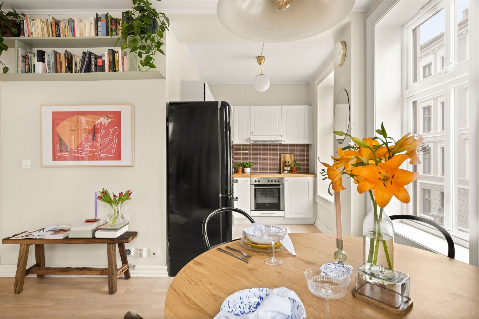 Flott, skjermet og klassisk kjøkken. Galleribilde