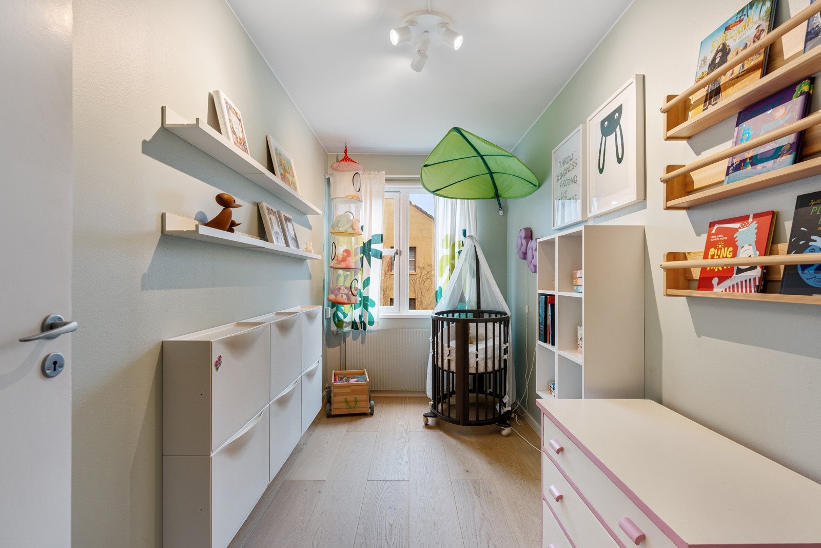 Det to andre soverommene gjør seg utmerket som barnerom, gjesterom eller hjemmekontor. Alt etter behov. Galleribilde