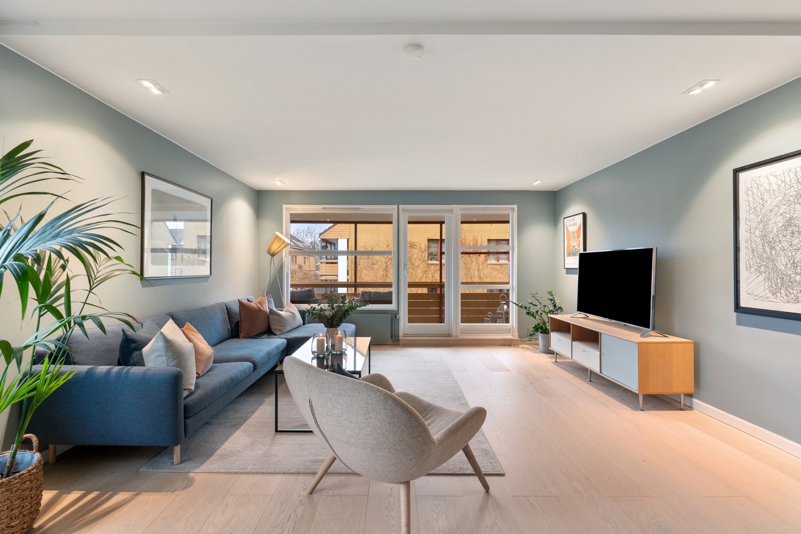 En lys og lekker 4-roms med stor balkong på 8 kvm, garasjeplass og suveren beliggenhet på Øvre Silkestrå. Galleribilde