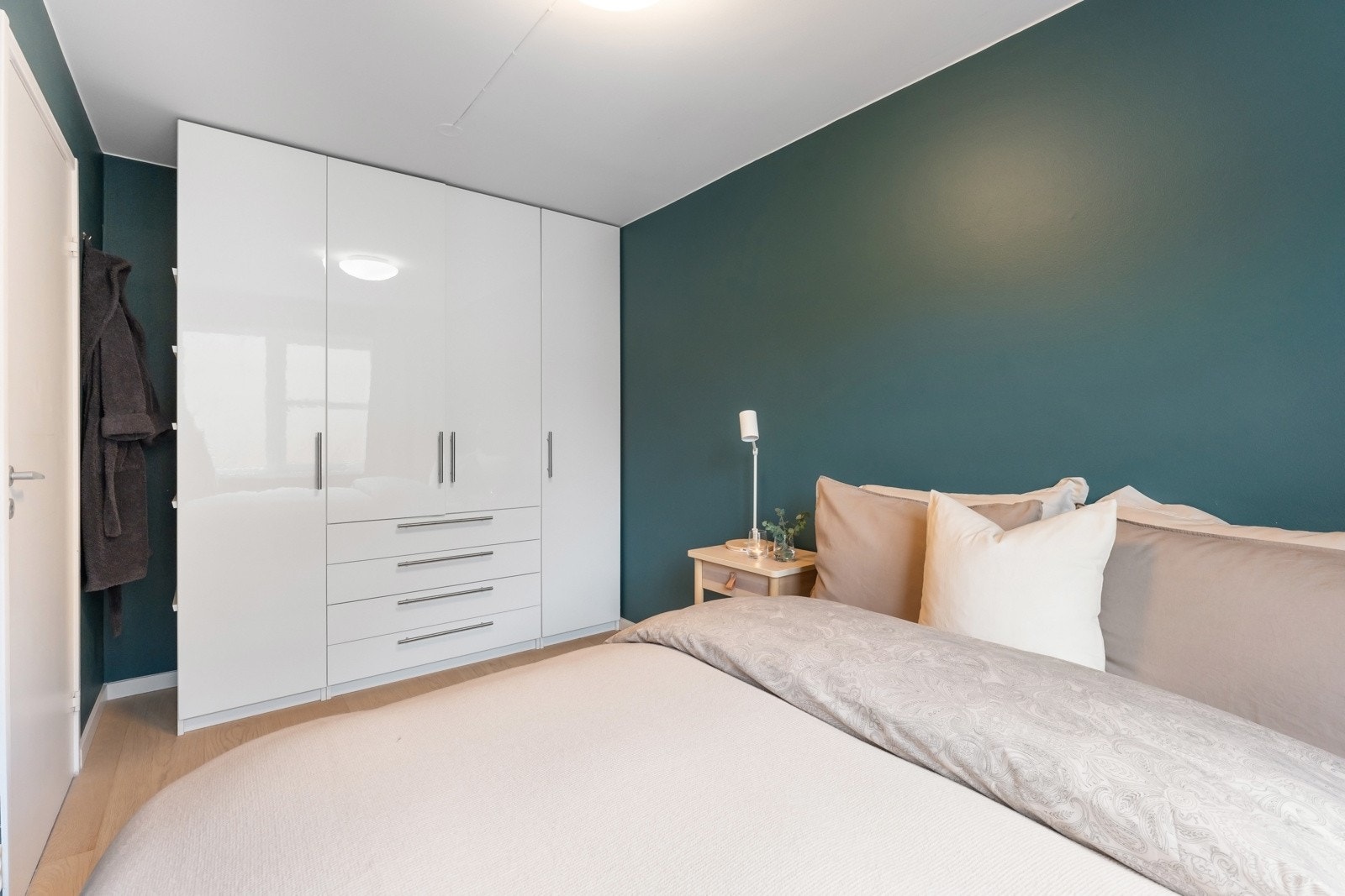 Garderobe på hovedsoverom følger boligen ved salg. Galleribilde