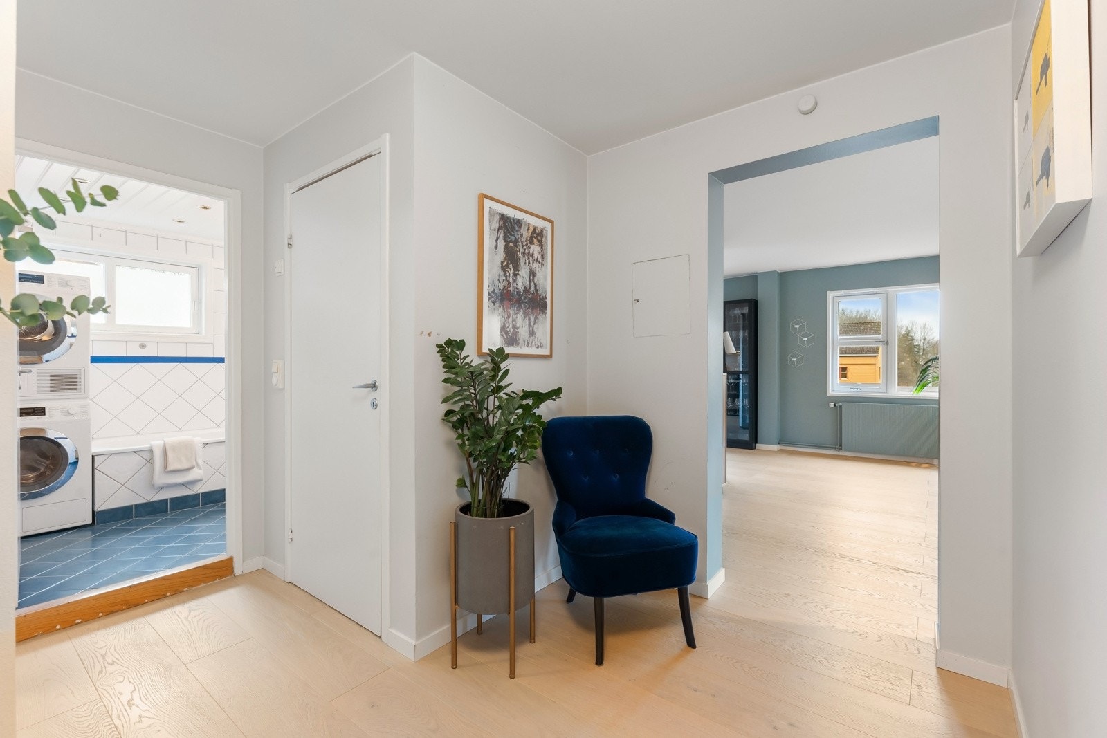 Boligen har tre gode soverom som ligger fint plassert avskilt fra stue og kjøkken. Galleribilde