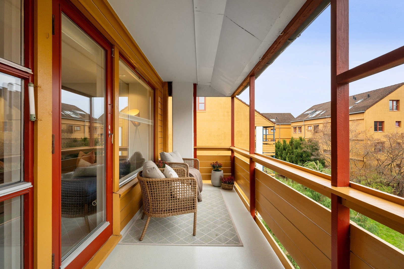 Boligen har tilgang til en pent opparbeidet felleseiendom som er til glede for liten og stor. Galleribilde