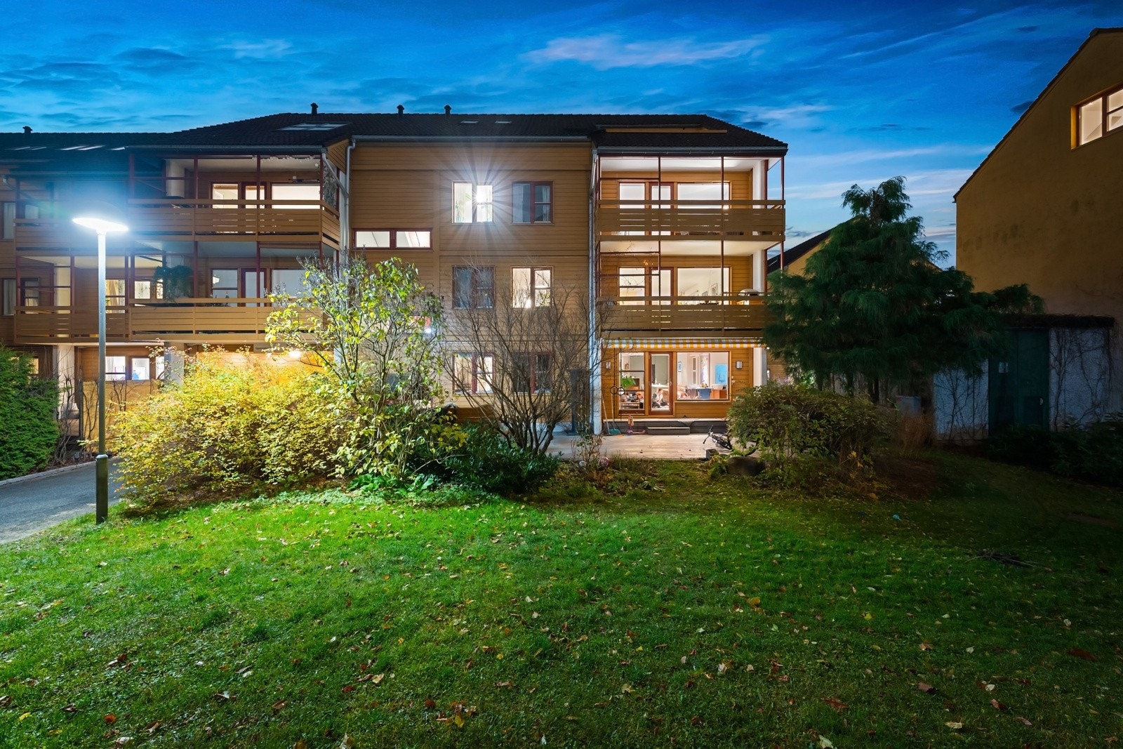 Tunet er bilfritt og barnevennlig, så her kan de minste vokse opp i trygge omgivelser. Galleribilde