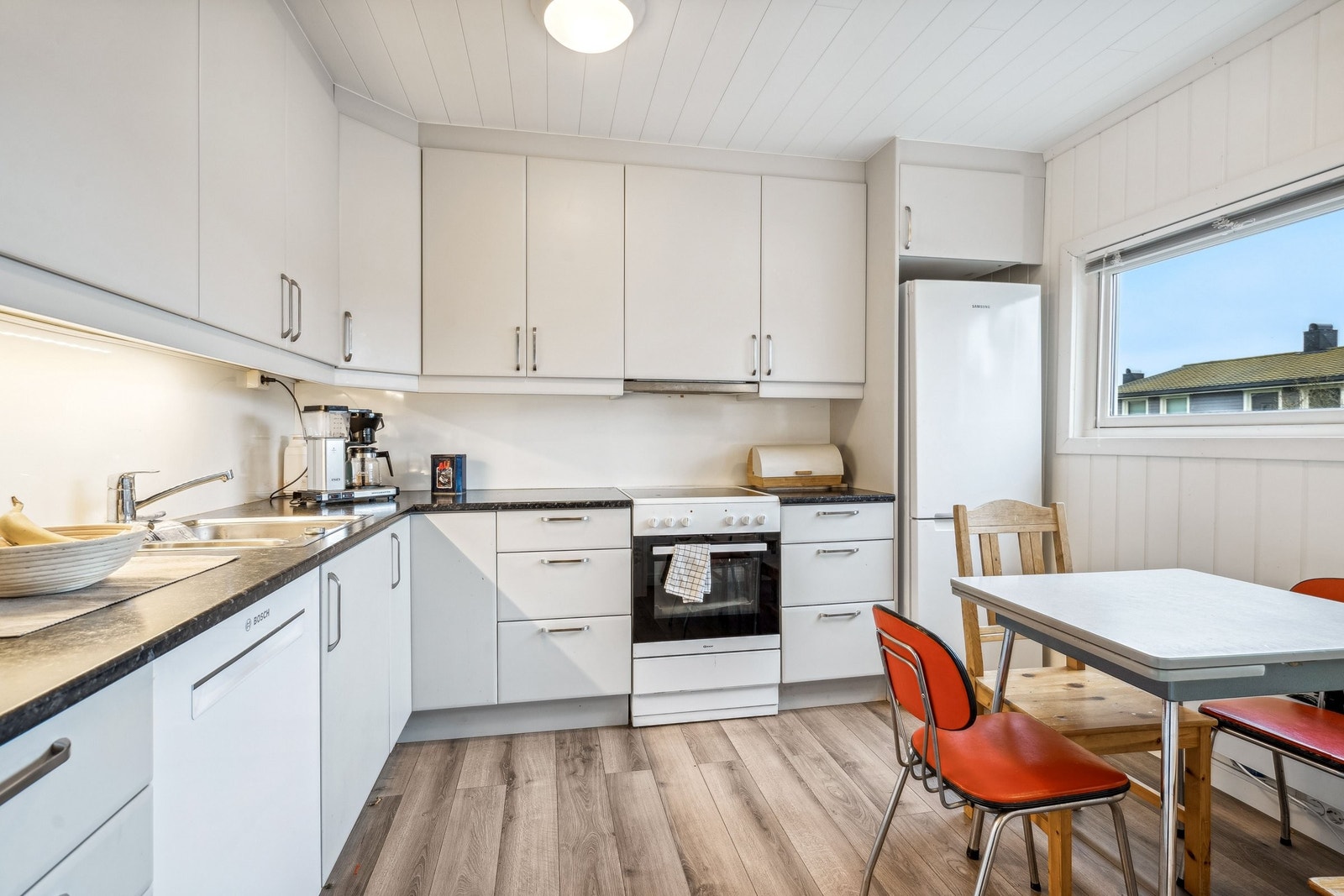 Nyere flott kjøkken Galleribilde