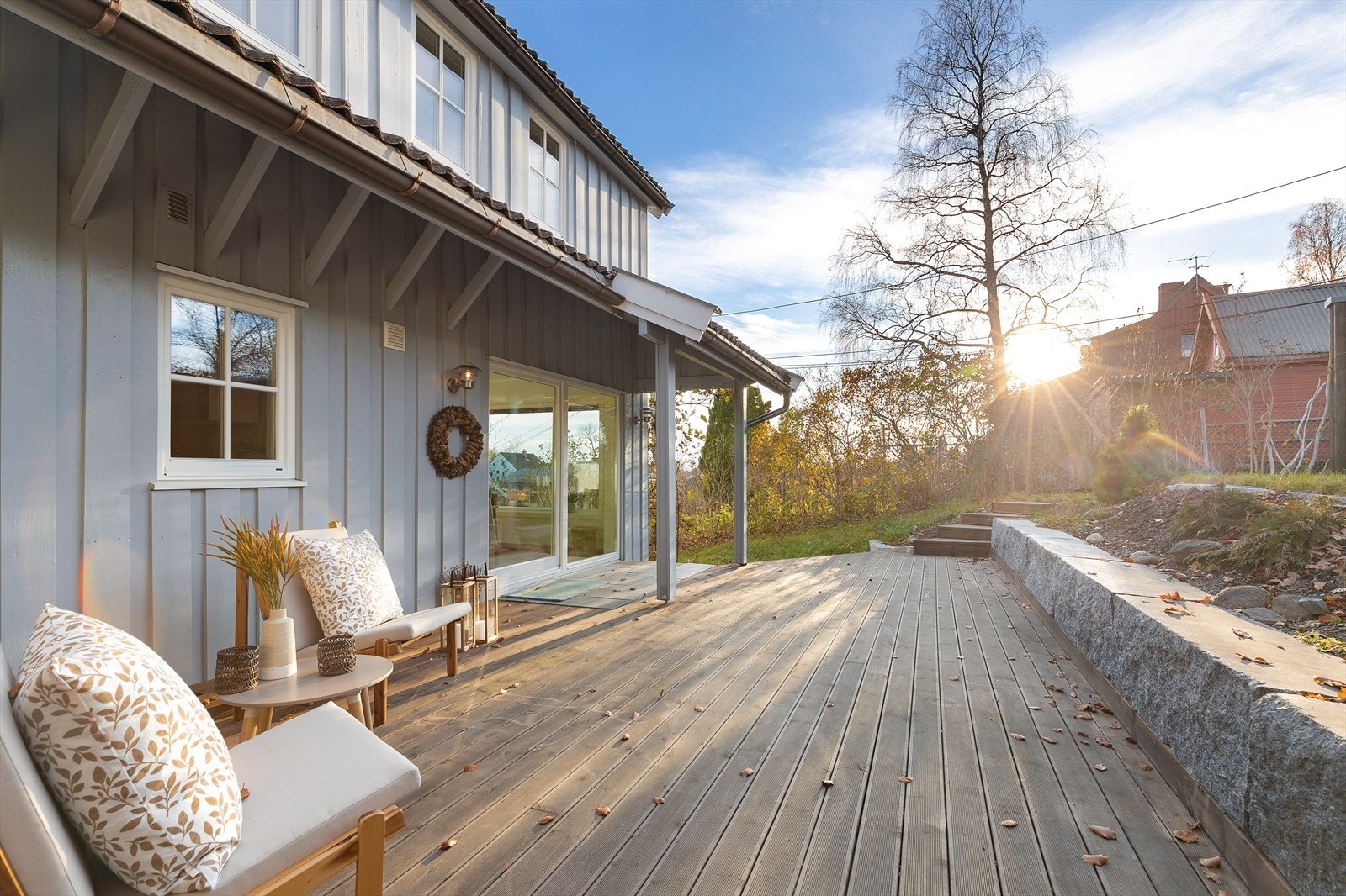 På terrassen har du god plass til loungegruppe hvor du kan nye hyggelige stunder. Galleribilde