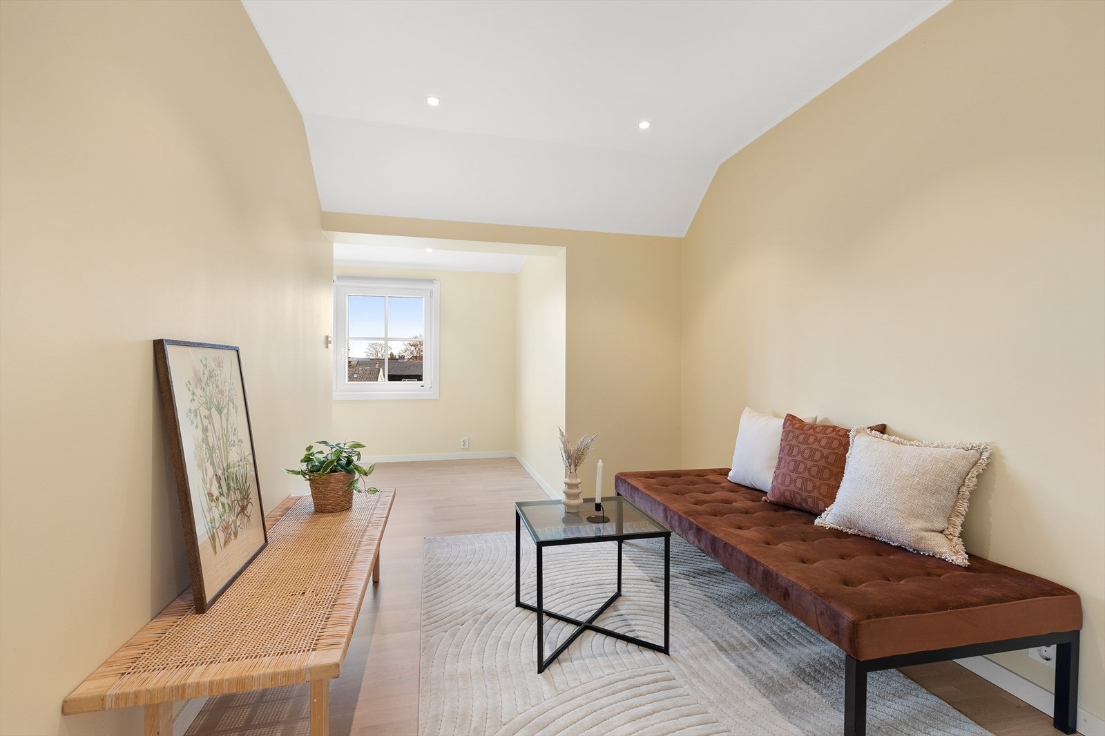 Ypperlig plass til tv-stue eller eget oppholdsrom for barn. Galleribilde