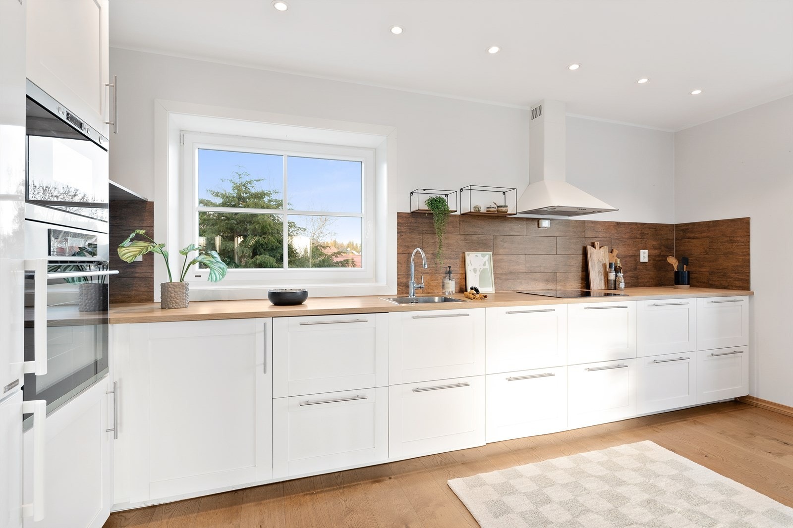 De integrerte hvitevarene medfølger ved salg. Galleribilde