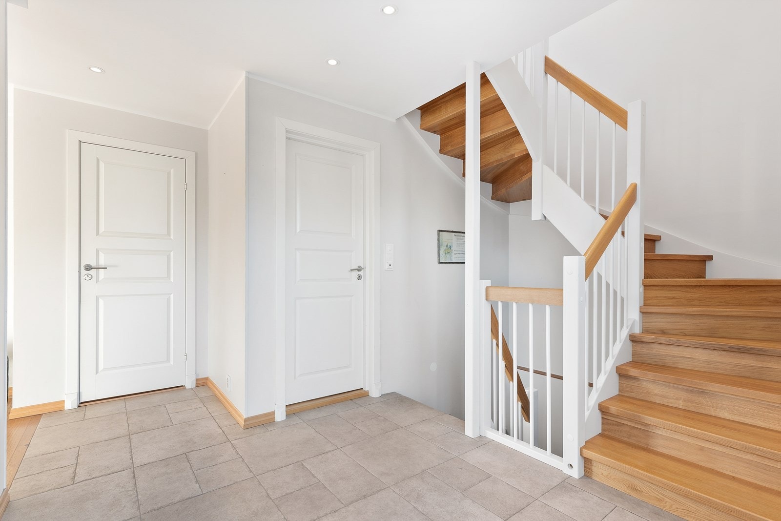 Fra entréen kan du bevege deg opp og ned i boiligen. Galleribilde