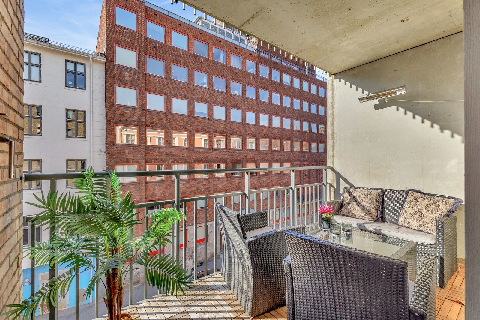 Fra stuen er det utgang til en sydvendt balkong på ca. 6,7 kvm. Galleribilde