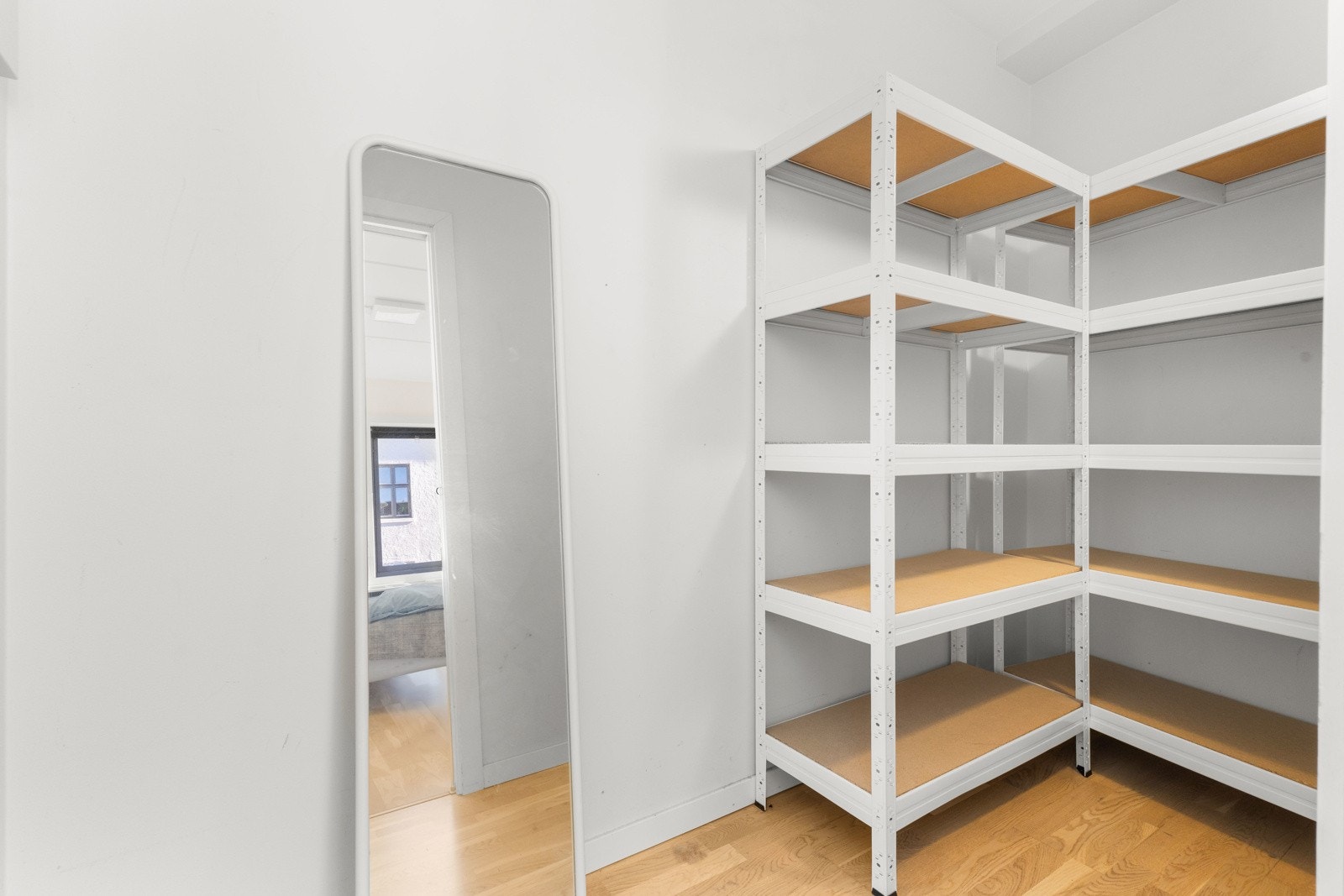 Omkledningsrommet til soverom 2. Galleribilde