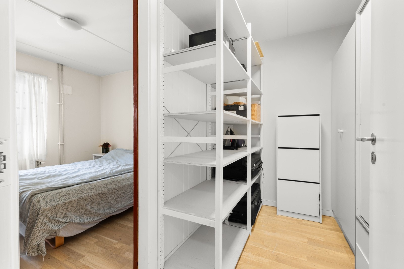 Omkledningsrommet for hovedsoverommet. Galleribilde